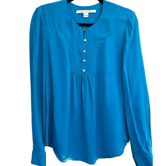 Diane Von Furstenberg Women's Blue Button Down Blouse Size 6 Crew Neck 100% Silk - Picture 1 of 4